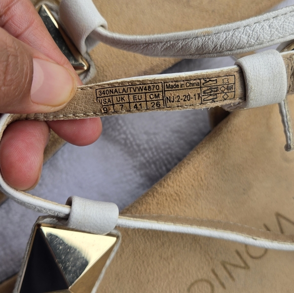 Vionic‎ Women's Sandals with Gold Accents - Picture 5 of 8